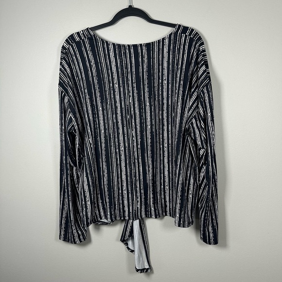 ASTR The Label XLarge Black White Stripe‎ Faux Knot VNeck Long Sleeve Blouse - Picture 4 of 4
